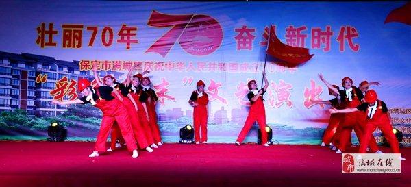 小萌妹的甜美装扮
